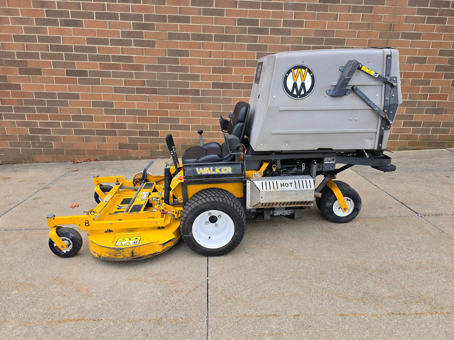 Walker Mower T25i With High Dump